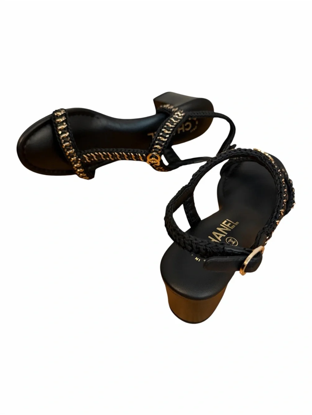 CHANEL elegant timeless